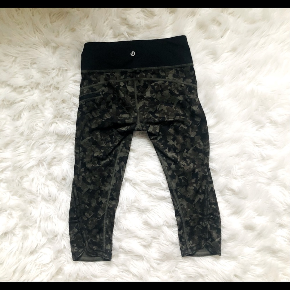 Lululemon Camo Cropped Leggings